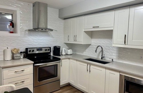 Calgary Apartment | Soft and Cozy Private Suite near Calgary Airport