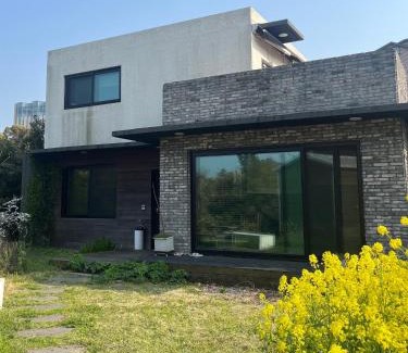 Downtown House | Sogobe Jeju House