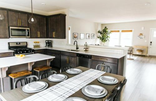 South Haven House | SoHa Escape - Indoor pool, hot tub