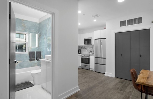 SoHo Apartment | SoHo/Hyde Park Luxury 1 BR Apt