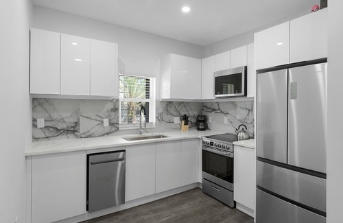 SoHo Apartment | SoHo/Hyde Park Luxury 1 BR Apt