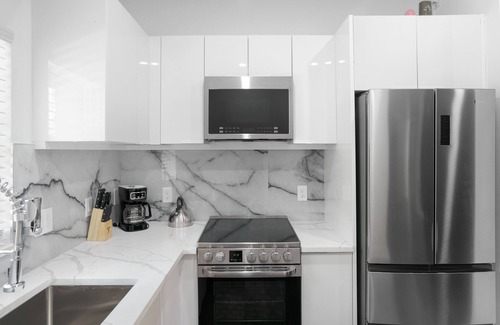 SoHo Apartment | SoHo/Hyde Park Luxury 1 BR Apt