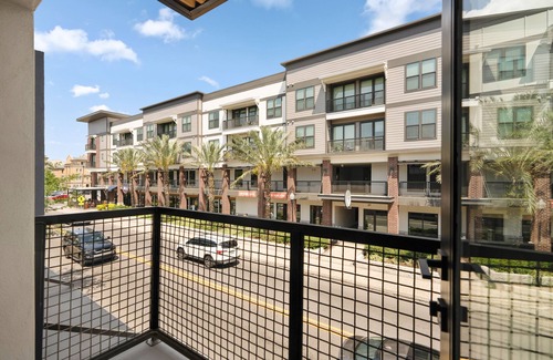 SoHo Apartment | SoHo/Hyde Park Luxury 1 BR Apt