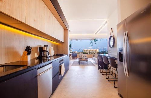 Alta Vista House | Soho PV 2 Workspaces, Pool, Gym & Rooftop Bar