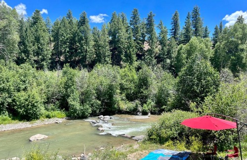 Chromo Ski Chalet | Sohum Mountain Ranch- gorgeous mountain lodge w hot tub & views of Colorado Rockies