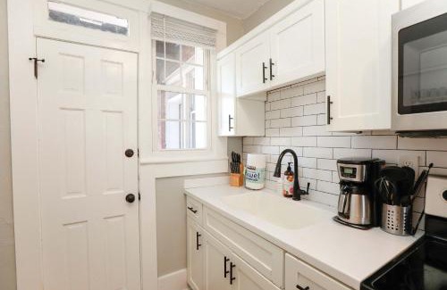 Ghent Apartment | Sojourn at Colley Manor Unit 3 Sleeps 4