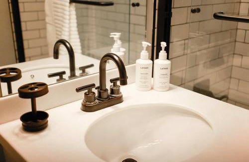 Ghent Apartment | Sojourn at Colley Manor Unit 4
