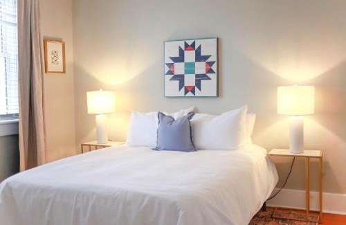 Ghent Apartment | Sojourn at Colley Manor Unit 5 Sleeps 4