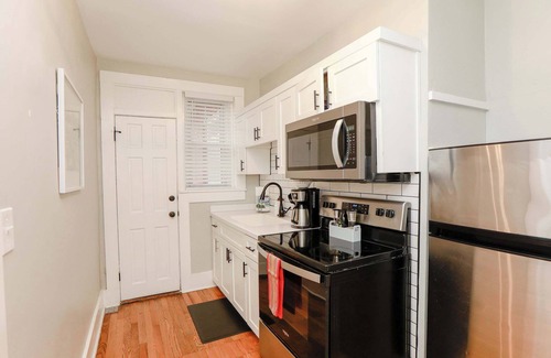 Norfolk Apartment | Sojourn at Colley Manor Unit 5