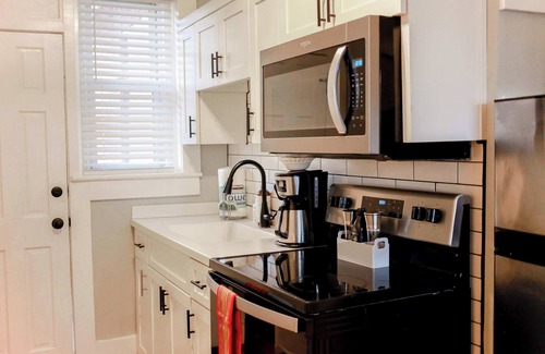 Ghent Apartment | Sojourn at Colley Manor Unit 5 Sleeps 4