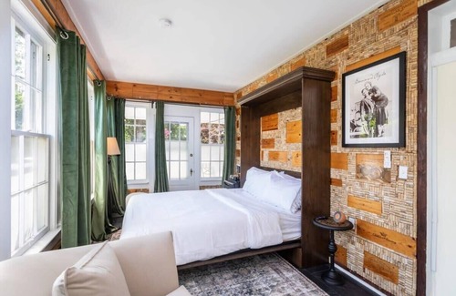 Luray House | Sojourn at The Legacy Inn First Floor- 3 Suites