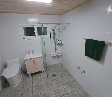 Sokcho House | Sokcho Seorak Port Healing House 4 Rooms, 2 Beds Seorak Mt View