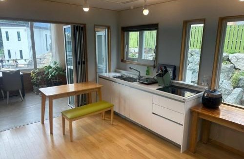 Sokcho House | Sokcho Ulsanbawi Bed and Breakfast
