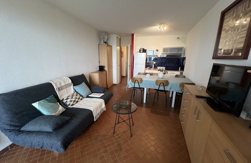 Le Couchant Apartment | Sol-y-Days Belles Plages, seafront with swimming pool
