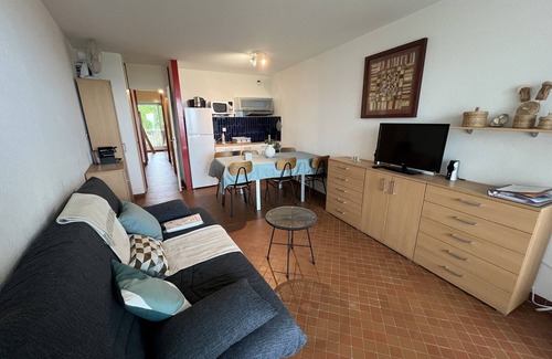 Le Couchant Apartment | Sol-y-Days Belles Plages, seafront with swimming pool