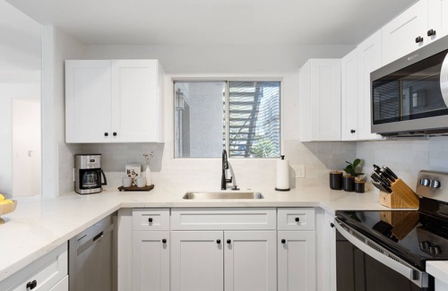 Central Scottsdale Cottage | Solace - Community Pool & Gym -walk to Restaurants
