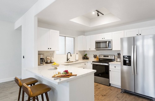 Central Scottsdale Cottage | Solace - Community Pool & Gym -walk to Restaurants