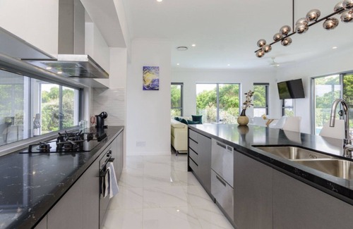 Banksia Beach House | Solander Sanctuary by the Water
