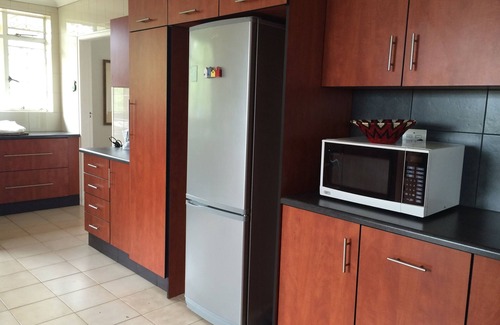 Greater Johannesburg Metropolitan Area House | SOLAR - AFRICAN CHIC, COMFORTABLE, SUPER CLEAN AND CENTRAL