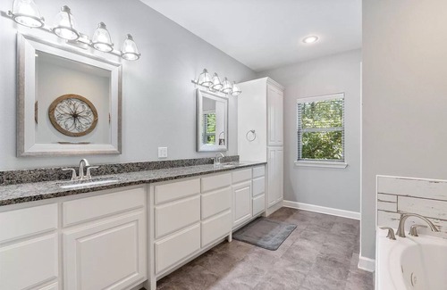 Greenbrier House | SOLAR ECLIPSE LISTING ONLY