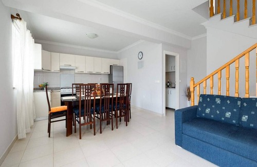 Babina House | Solar House Babina 1 - Four bedroom Holiday Home with Balcony and Sea View