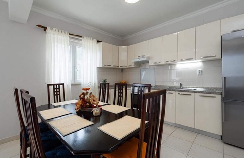 Babina House | Solar House Babina 1 - Four bedroom Holiday Home with Balcony and Sea View