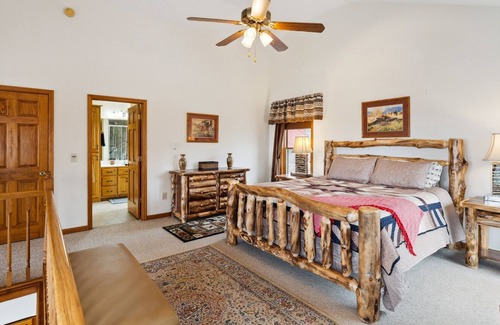 Unaka Ski Chalet | Solar powered, mountaintop chalet with hot tub - Pet Friendly! by RedAwning