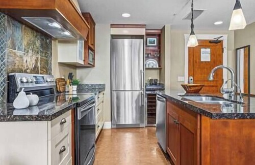 Canmore Resort | Solara 102 - 2 Bedroom Condo - Pool/Hot Tub/GYM @ Solara