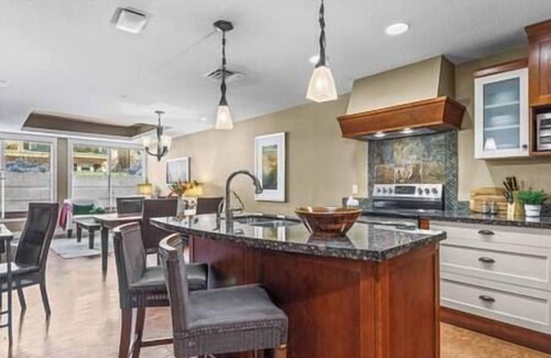 Canmore Resort | Solara 102 - 2 Bedroom Condo - Pool/Hot Tub/GYM @ Solara