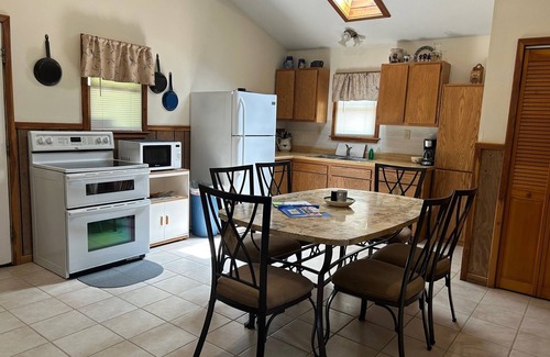 Eckerty Cabin | Solarium Cabin 16 with 4 Bedroom and 2 Bath on Patoka Lake in Southern Indiana