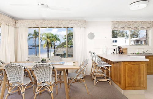 Soldiers Point Apartment | Soldiers Point Absolute Waterfront The Peninsula