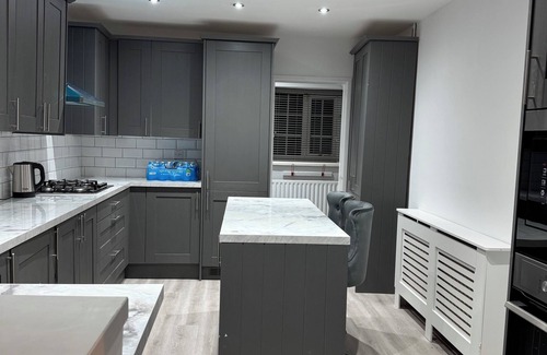 Burslem House | Sole Diamond Home. 3 bedroom, 5sleeps, 1 king, 1 double and 1 single size.
