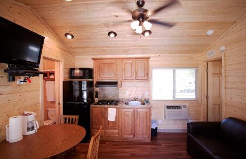 Acton Resort | Soledad Canyon Cottage 2