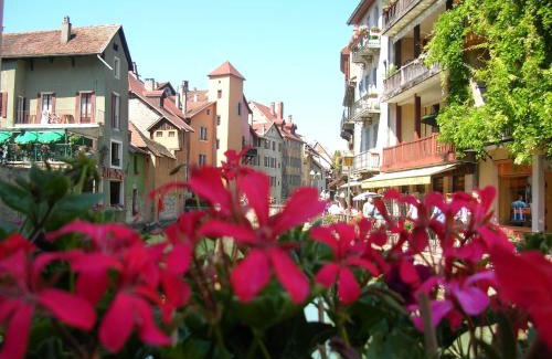 Talloires-Montmin Apartment | Soleil Bleu 2 Etoiles