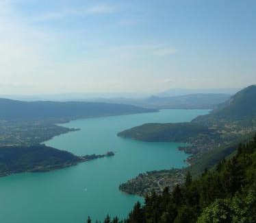 Talloires-Montmin Apartment | Soleil Bleu 2 Etoiles