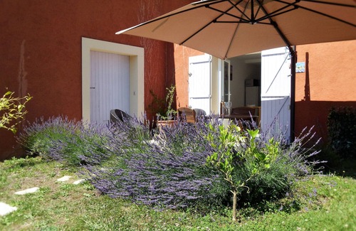 Les Adrets-de-l'Esterel Apartment | Soleil Rouge. Studio Lavande. The calm and tranquility of the Esterel. 3 *