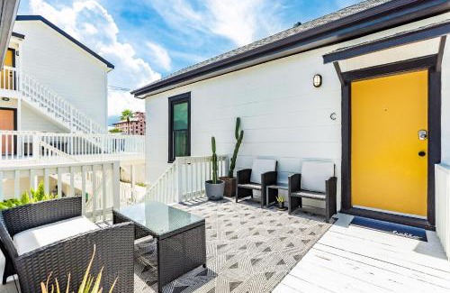 San Jacinto House | Soleil House - Unit C