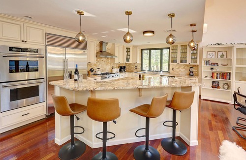 White Plains House | Soleil Manor - A Quiet Wooded Area and Easy Access to Attractions