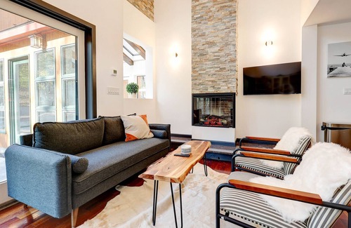 White Plains House | Soleil Manor - A Quiet Wooded Area and Easy Access to Attractions