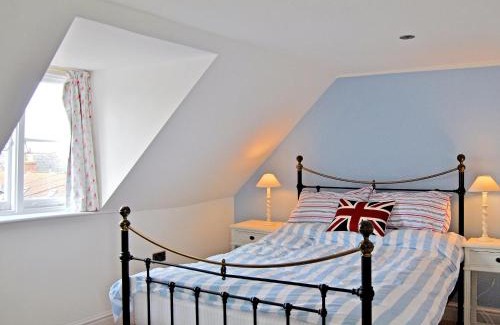 Yarmouth House | Solent Cottage - Pqqu