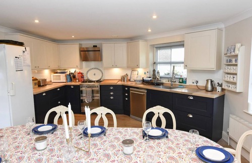 Bembridge House | Solent Landing No 16 Beach Retreat