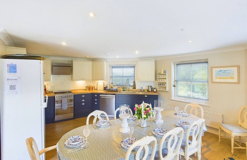 Bembridge House | Solent Landing No 16 Beach Retreat