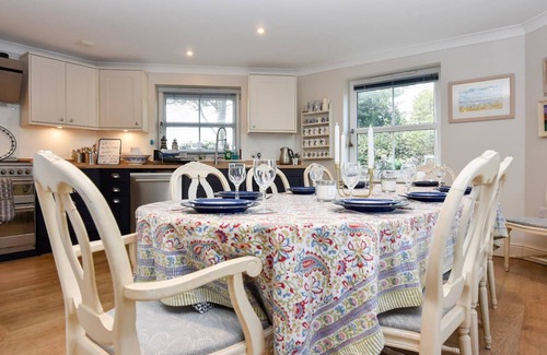 Bembridge House | Solent Landing No 16 Beach Retreat