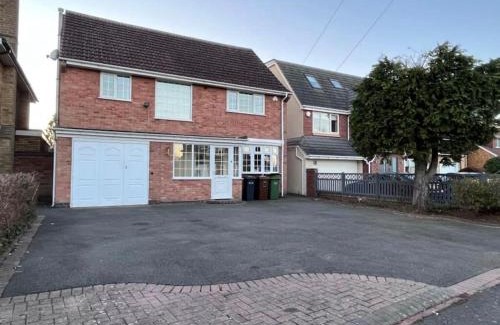 Solihull House | Solihull 5 Bed Home near NEC/Bham airport/JLR/HS2