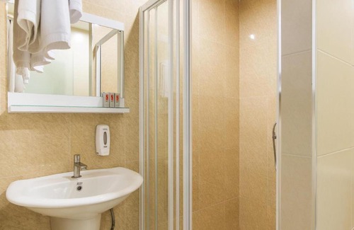 Phra Khanong Hotel | Solo Express Sukhumvit 81