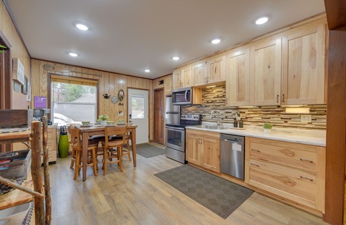 Solon Springs Cabin | Solon Springs Getaway w/Dock & Kayaks!