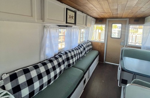 Sandusky Boat Rental | SoLSTAY Oasis at SoLSTAY