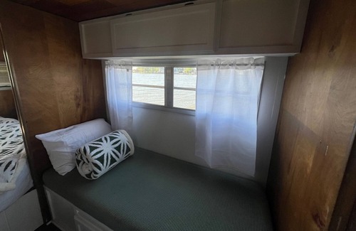 Sandusky Boat Rental | SoLSTAY Oasis at SoLSTAY