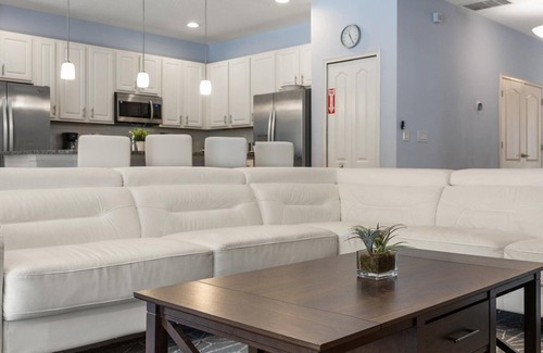 Sunridge Woods House | Solterra 10 Bed Luxury Oasis. 5252