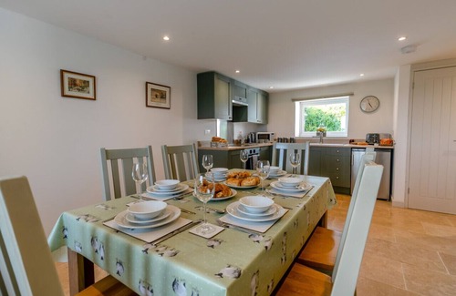 Ashwater House | Somerdale - Three Bedroom House, Sleeps 5